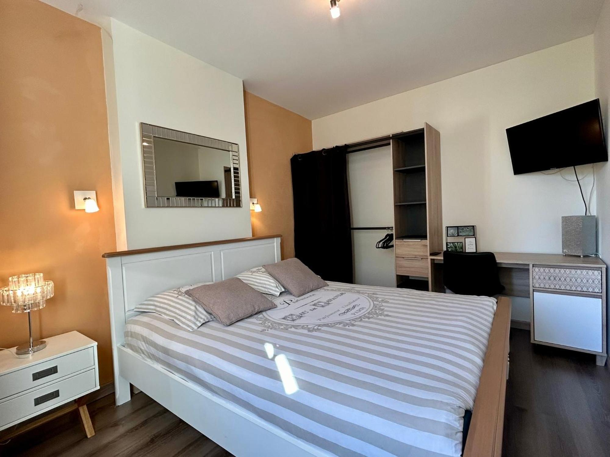 Apartment Investar 4 Superbe T2 Meuble, Gare 10mn A Pied